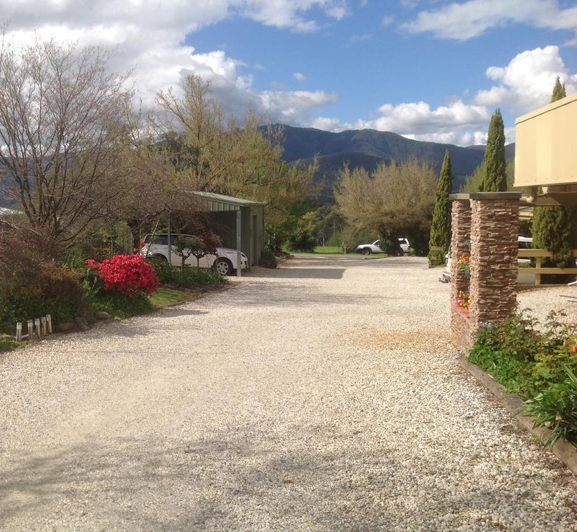 Bogong Moth Motel Маунт-Бьюти Экстерьер фото